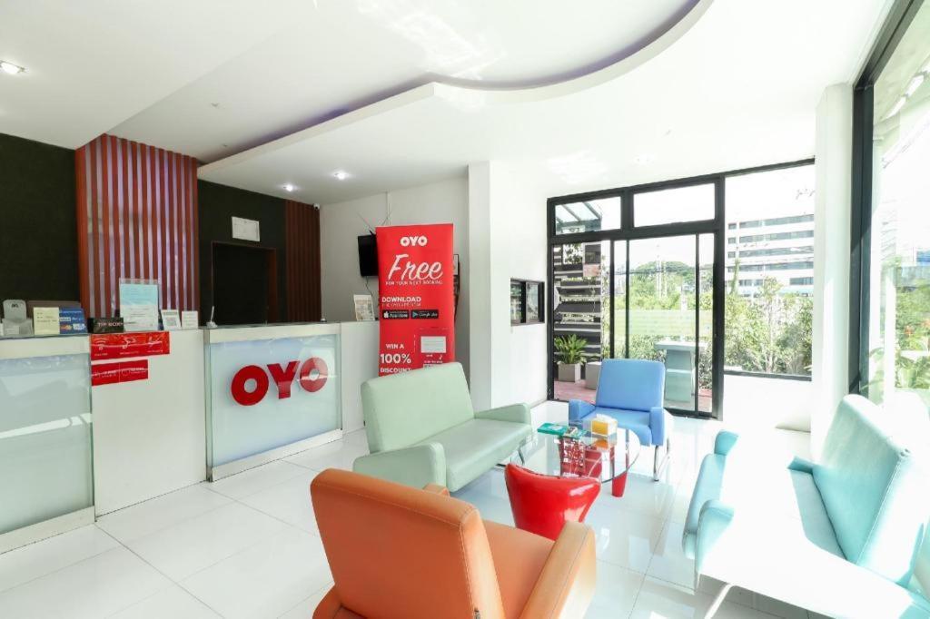 Oyo 412 7 Days Hotel Chiang Mai Exterior foto