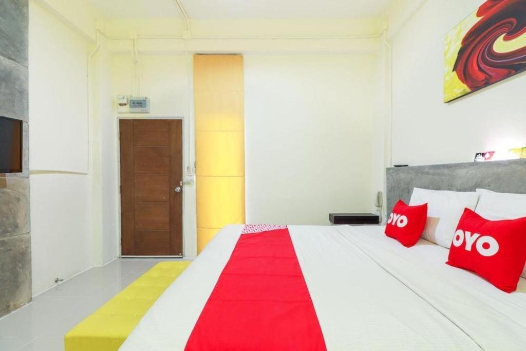 Oyo 412 7 Days Hotel Chiang Mai Exterior foto
