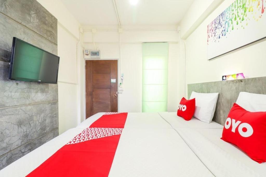 Oyo 412 7 Days Hotel Chiang Mai Exterior foto