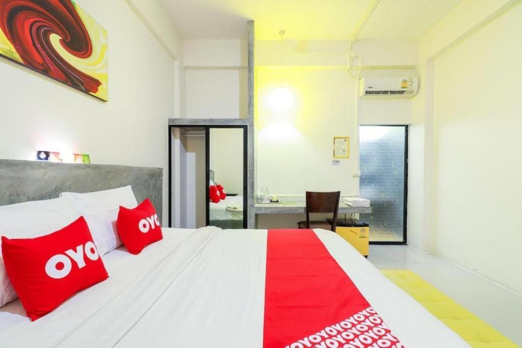Oyo 412 7 Days Hotel Chiang Mai Exterior foto