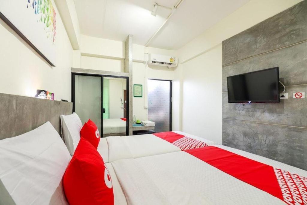 Oyo 412 7 Days Hotel Chiang Mai Exterior foto