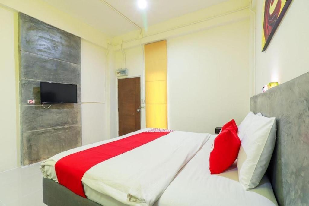 Oyo 412 7 Days Hotel Chiang Mai Exterior foto
