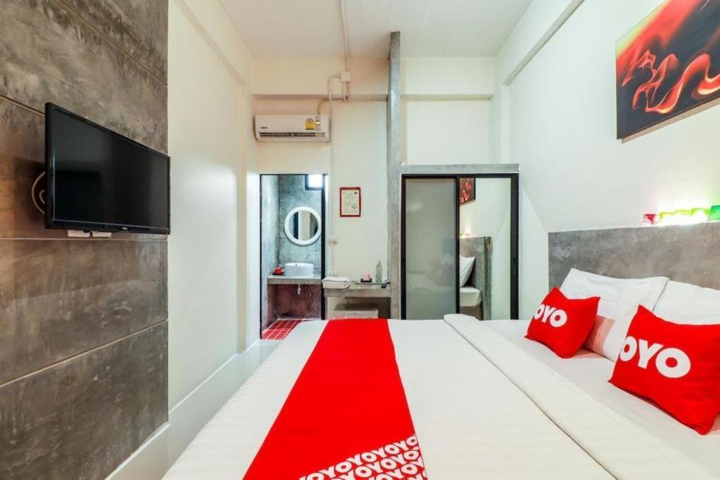 Oyo 412 7 Days Hotel Chiang Mai Exterior foto