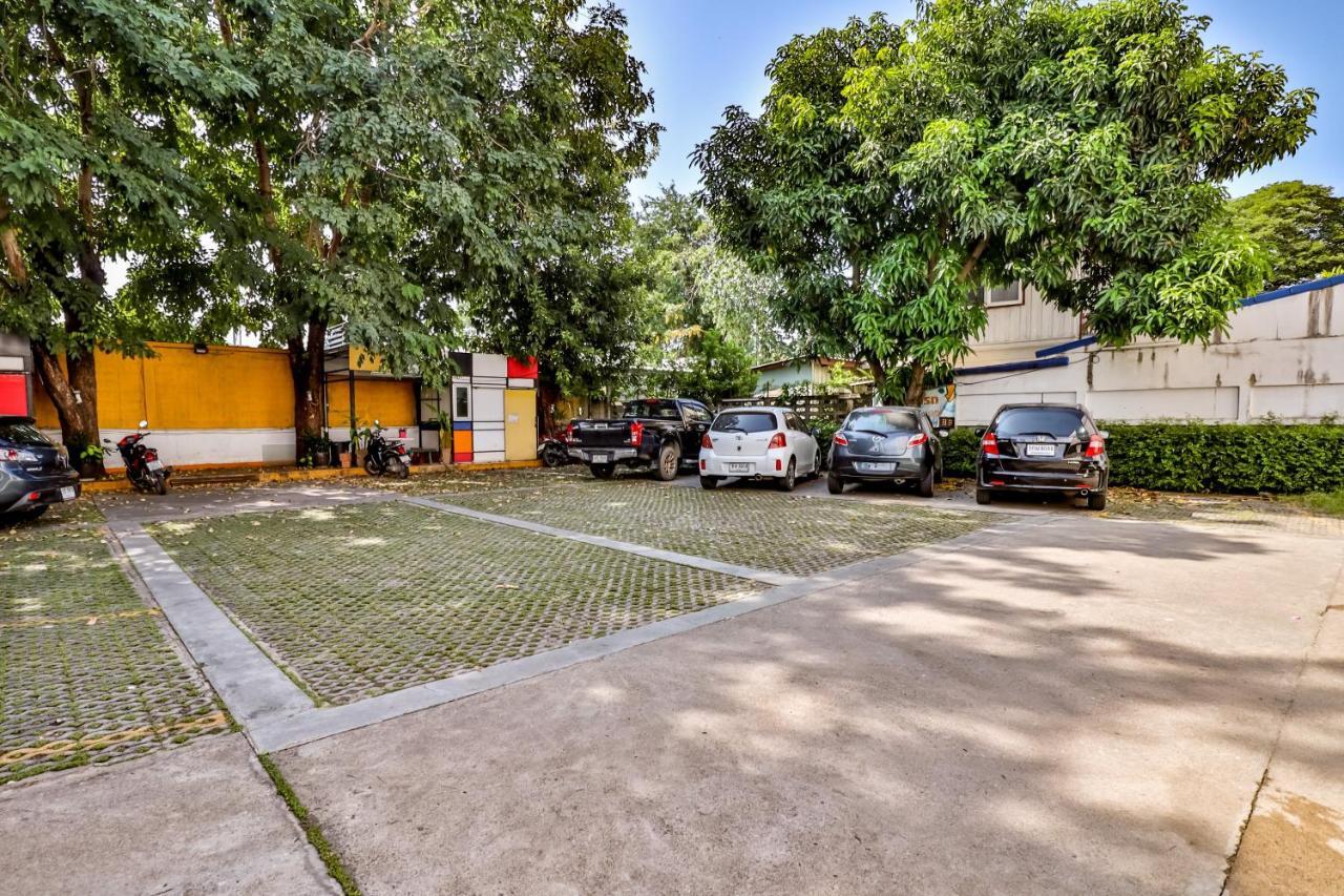 Oyo 412 7 Days Hotel Chiang Mai Exterior foto